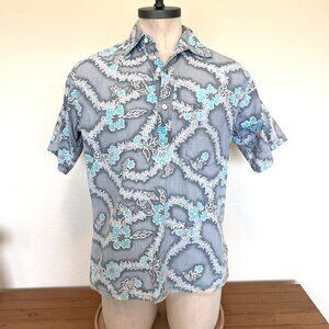 Go Barefoot Hawaiian 1/4 Button Up - Pullover - Size Medium